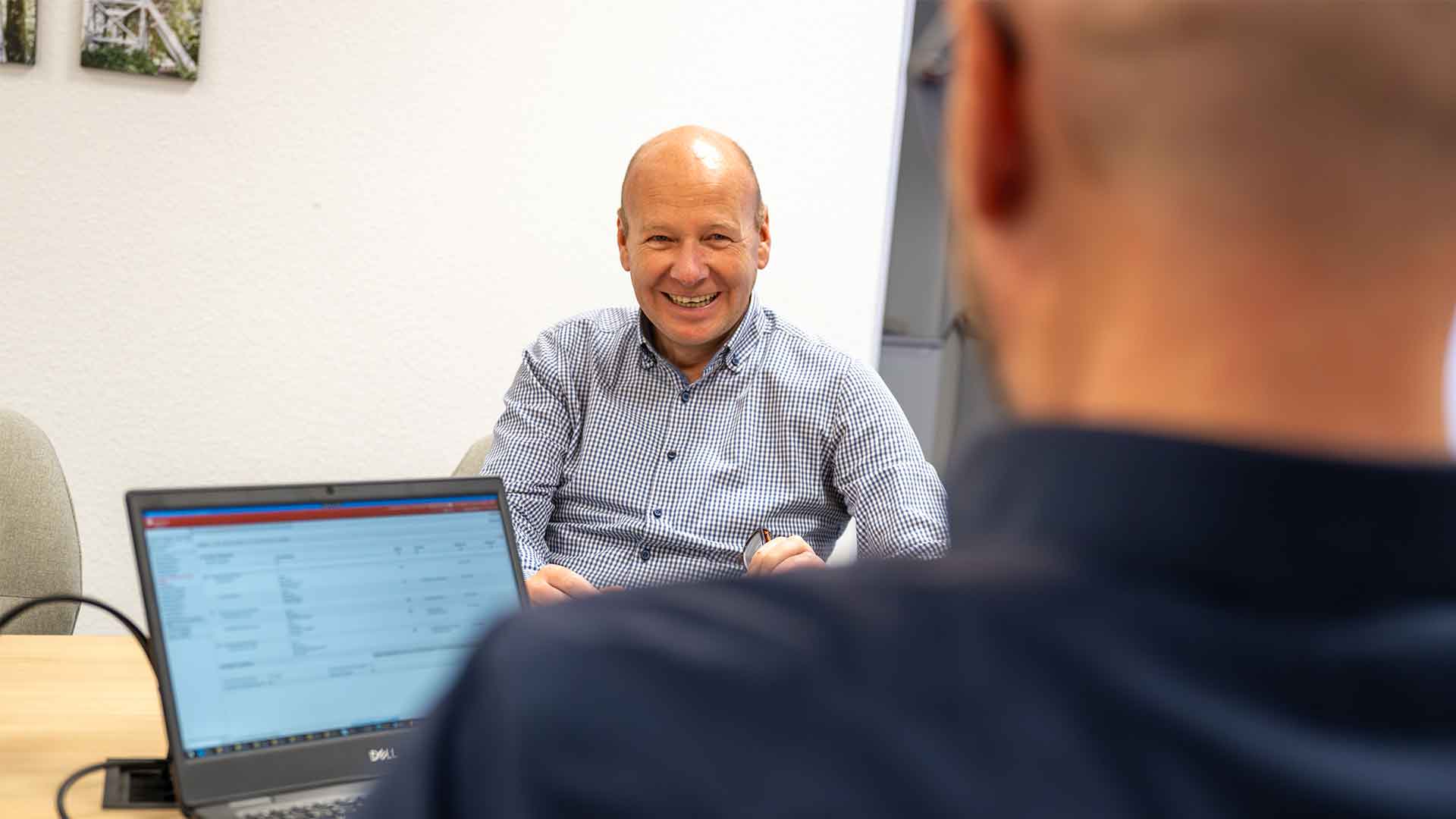 Beratungsgespräch zu Versicherungen im Versicherungswerk Siegen