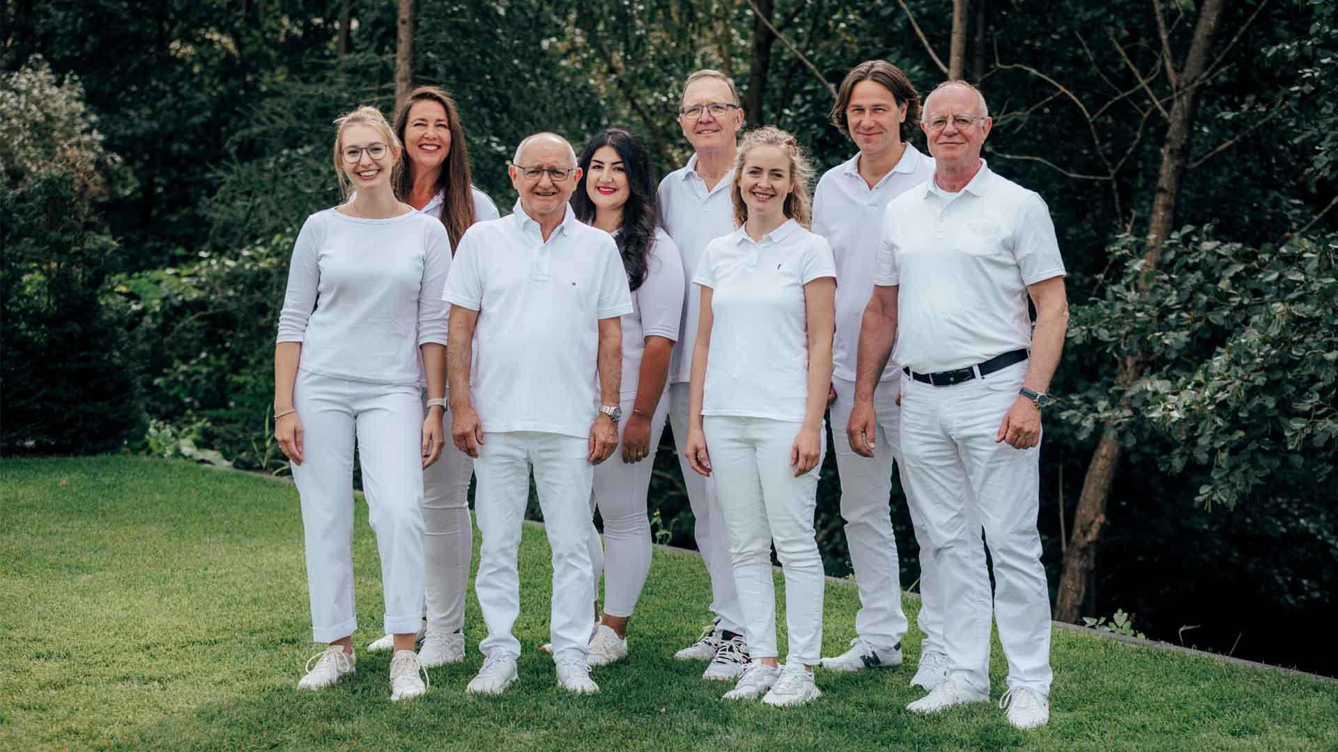 Das Team der Zahnarztpraxis Dr. Schultze-Gläsner in Netphen bei Siegen